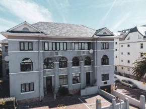 Lovely two-bedroom apartment in Bantry Bay